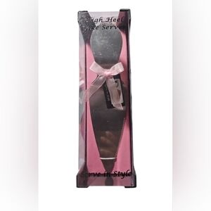 Wild Eye Designs High Heel Cake Server